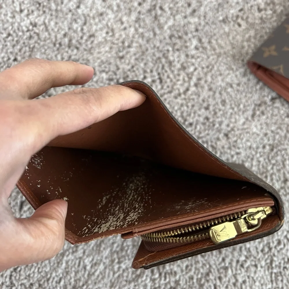 Wallets - Picture 3 of 16